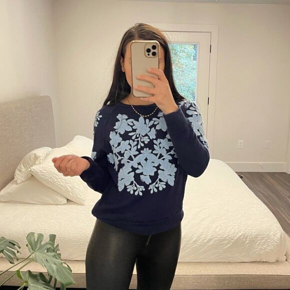H&M dark blue sweater with flowers - Picture 1 of 10
